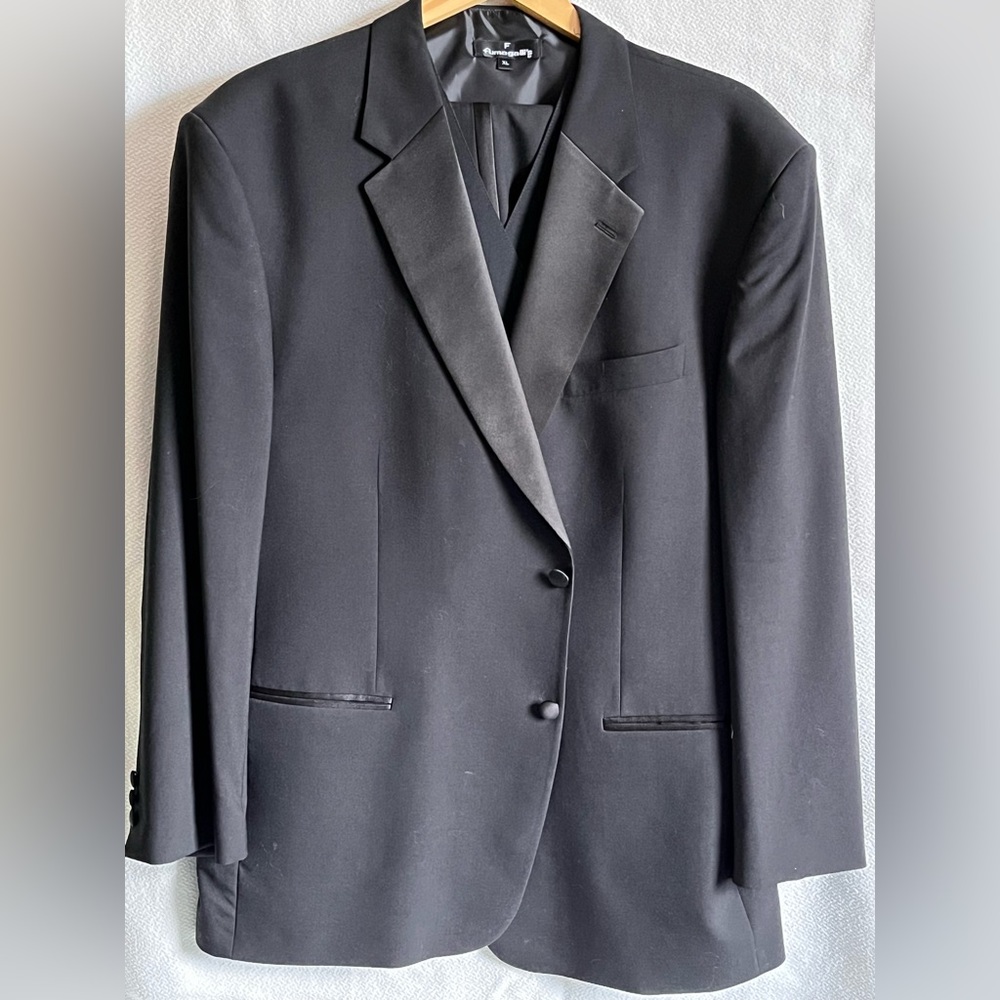 Geoffrey Bean Tuxedo